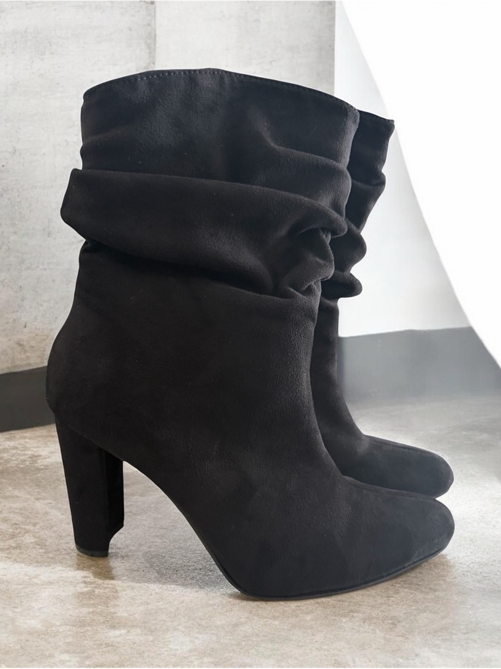Women's Black Slouchy High-Heel Ankle Boots